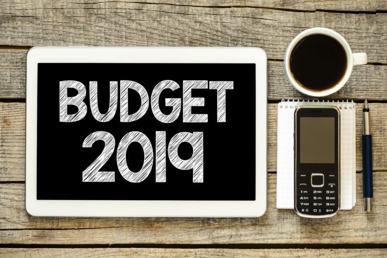 Budget 2019: मध्यवर्ग को टैक्स में राहत, किसानों की मदद के लिए विशेष कदम उठाने का होगा ऐलान?