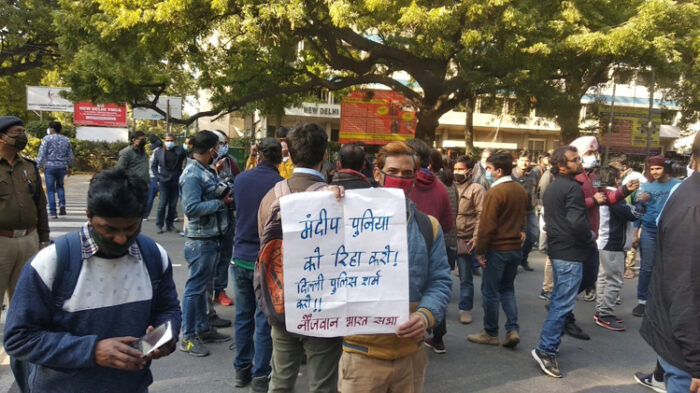 मनदीप पुनिया की रिहाई के लिए पत्रकारों का आंदोलन जारी, रवीश कुमार ने भी उठाई आवाज