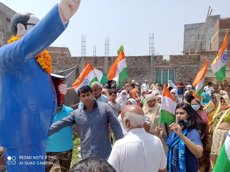 देश की राजधानी में स्वतंत्रता दिवस पर मनुवादियों ने किया डॉ. आंबेडकर का अपमान